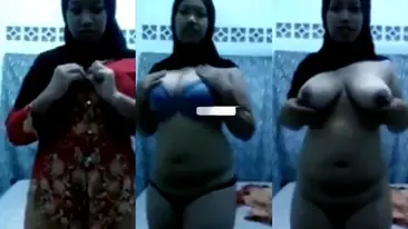 Bokep Indo Hijab MILF Indonesia poster