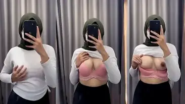 Bokep Indo Janda Brutal Crot Banyak Nikmat poster