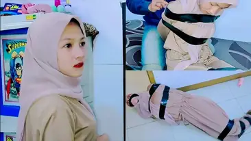 Bokep Jilbab Fetish Brutal Diikat Rapat poster