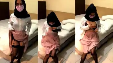 Bokep Jilbab Sekretaris Kacamata poster
