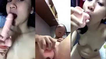 Bokep Jilbab Wawa Colok Dildo Gede Squirt Banjir Hot poster